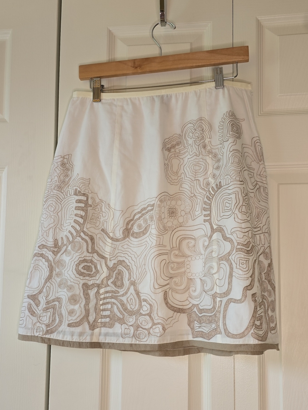 NIC+ZOE White A-Line Skirt with Beige Embroidery